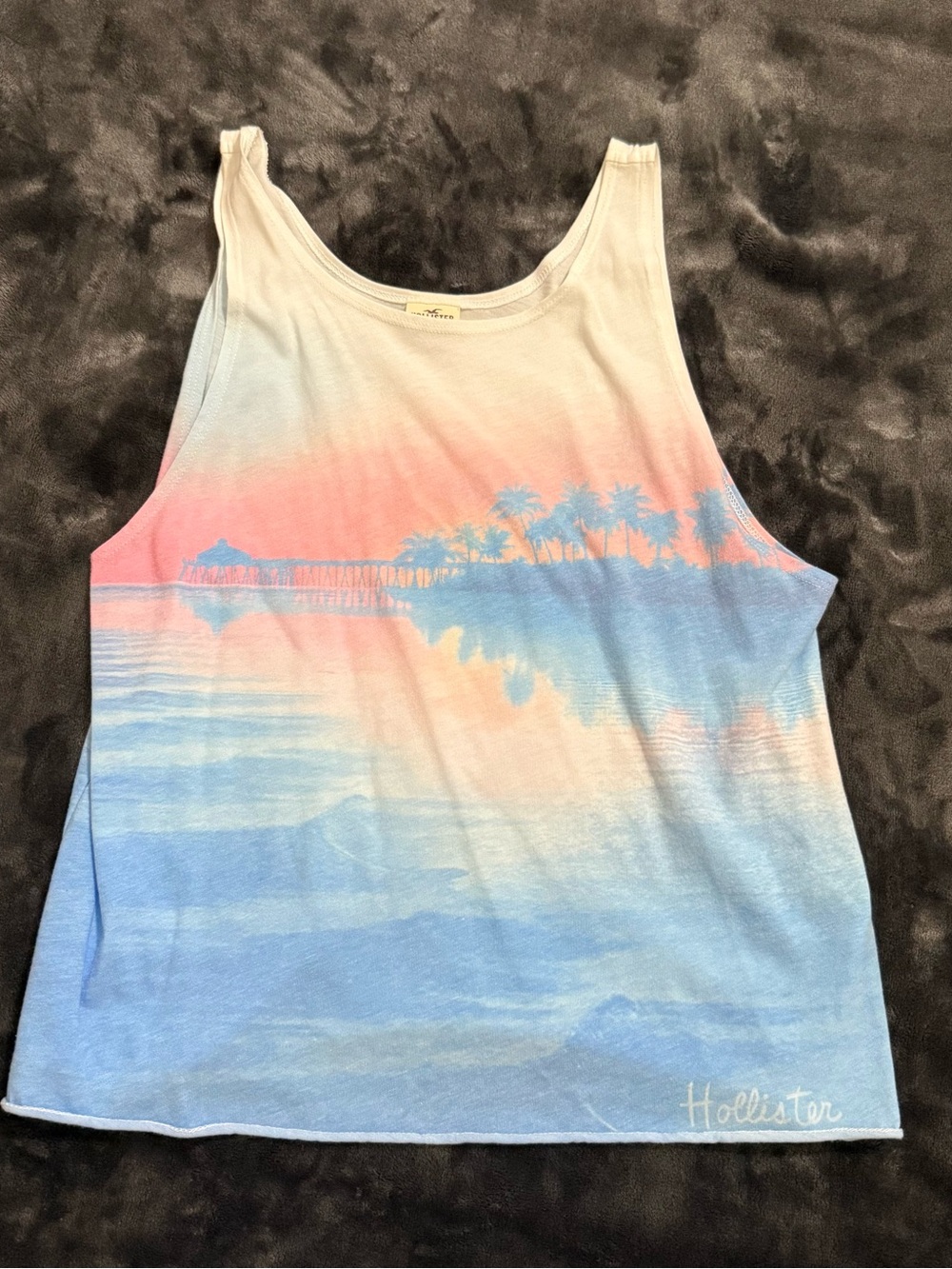 Hollister Pastel Beach Scene Scoop Tank in Blue and Pink